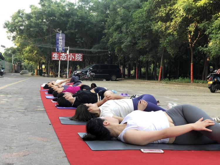 幸福回迁伽人有约回迁妈妈瑜伽小组活动第四节 (1).jpg